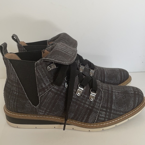 EUC Adam Tucker booties - Picture 7 of 14